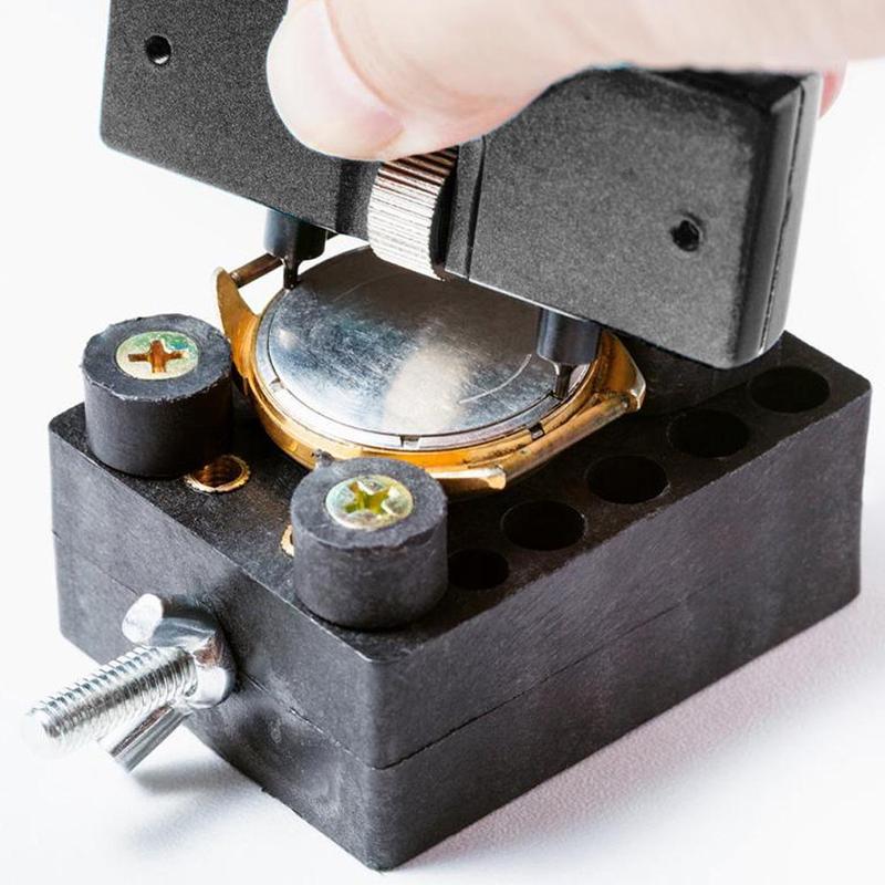 Regulowany otwieracz do kopert – Case Back Opener recenzja i cena